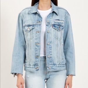 LEVIS Ex-Boyfriend Zip-Sleeve Trucker Jacket